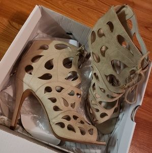 Aldo Dellarocca Teardrop heels, size 11